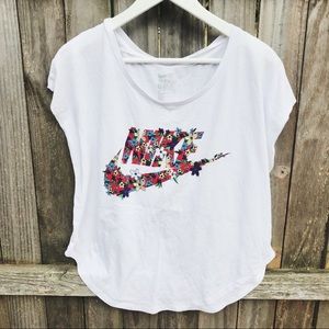 Nike white floral top (M)